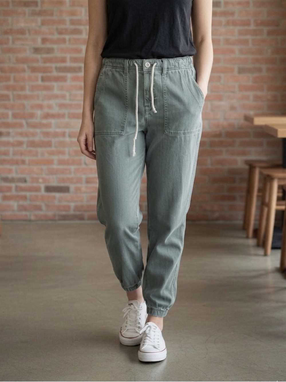 American Eagle Sage Green Drawstring Jogger Pants Size 8 Distressed Style